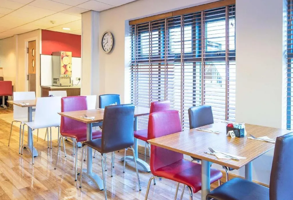 Travelodge Glasgow Airport-1